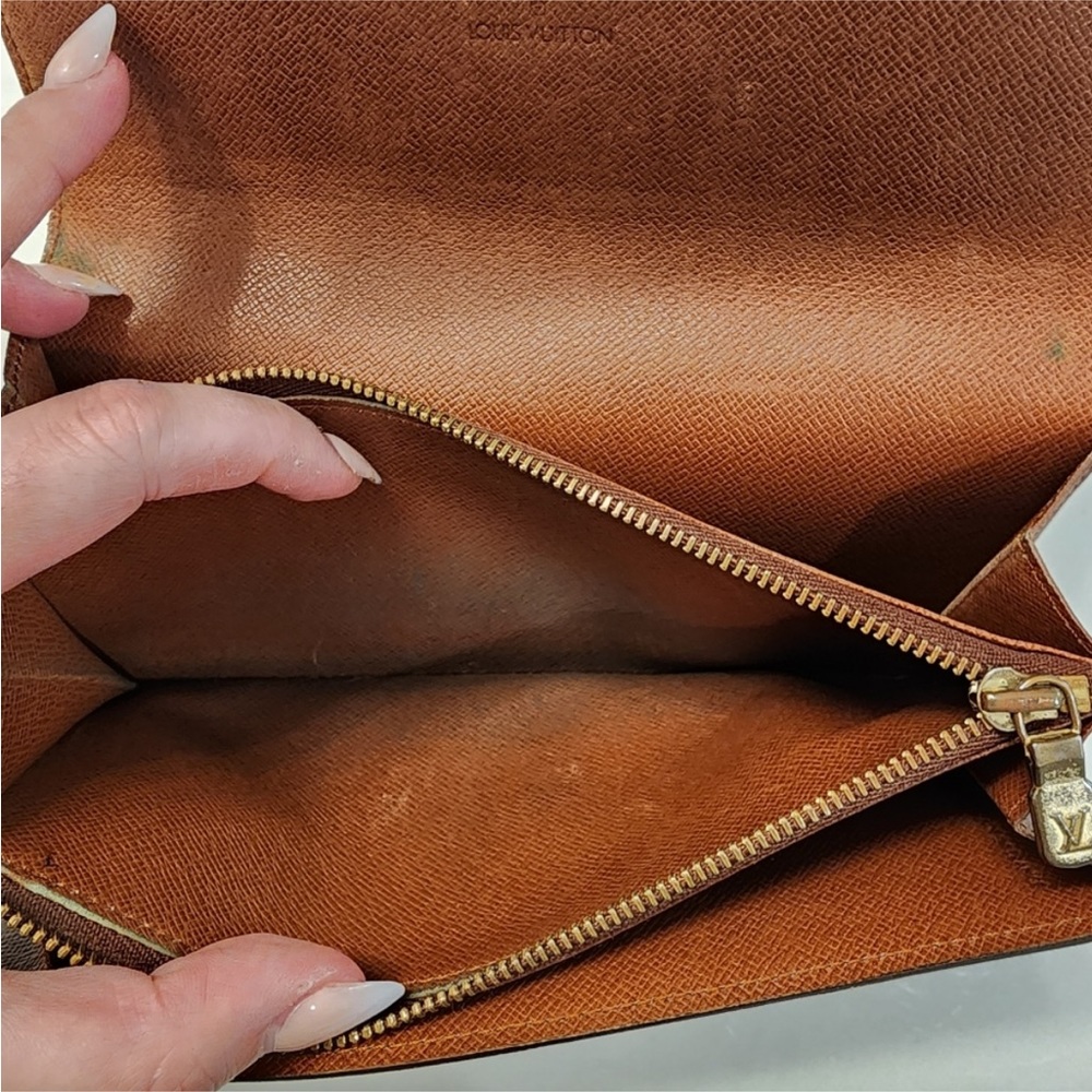 Louis Vuitton Mono Sarah Wallet 💯 % authentic - Picture 5 of 11